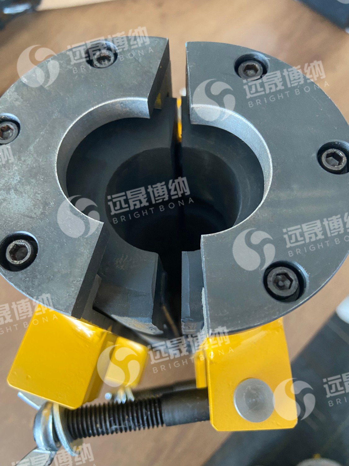 矿用钢丝绳除垢涂油装置